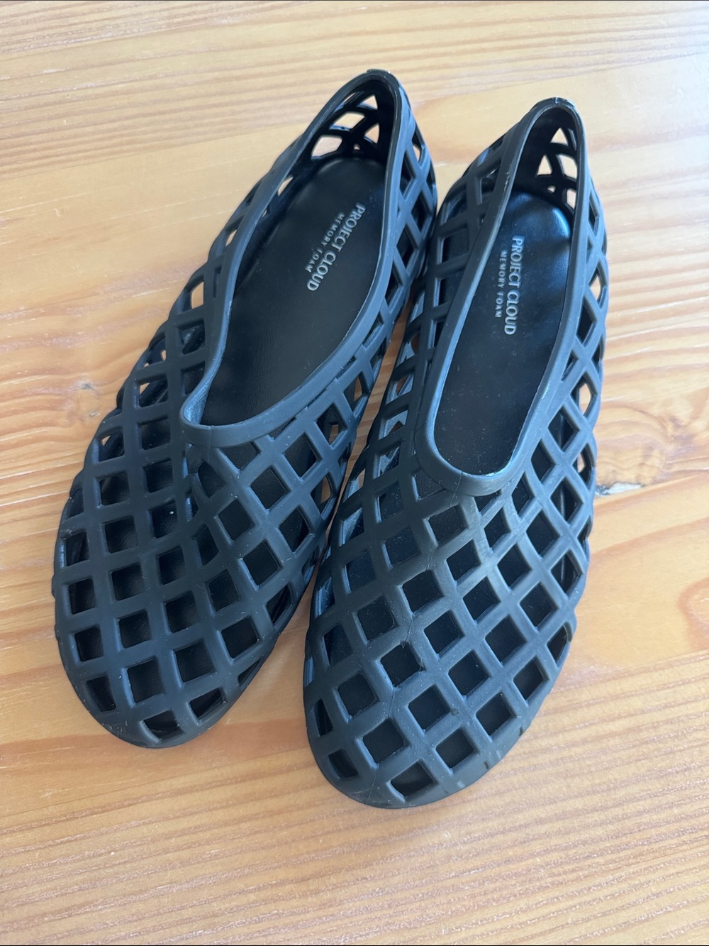 Project Cloud Black Women’s Lattice Jelly Slip-On Shoes